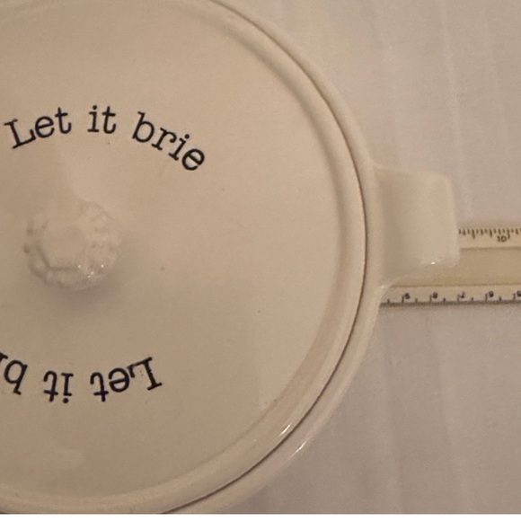 Mud Pie “| Let It Brie” Ceramic Brie Baker with Cheese Spreader - Picture 8 of 8